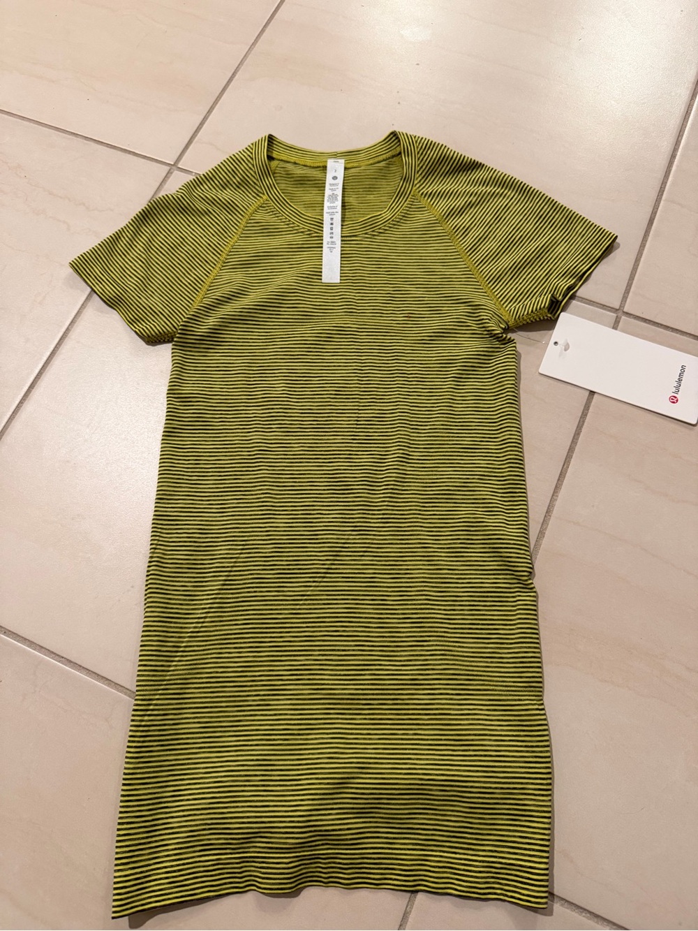 Lululemon swiftly tech short sleeve.